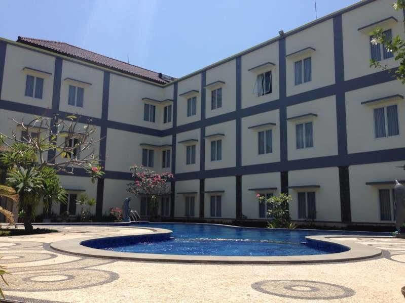 Puri Indah Hotel & Convention Mataram Extérieur photo